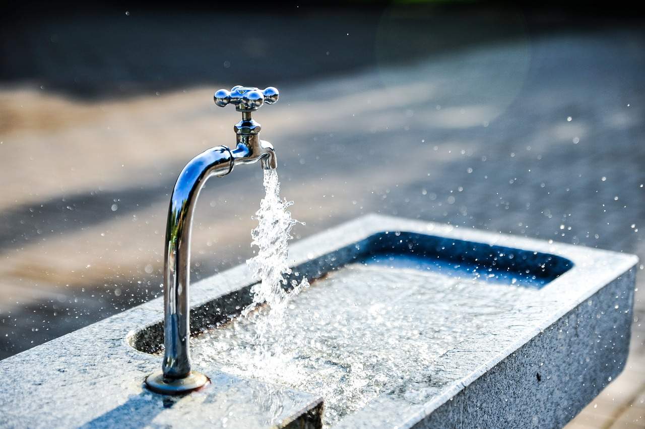 Leaking faucet: Main Causes and How to Solve Leaking faucet: Main Causes and How to Solve